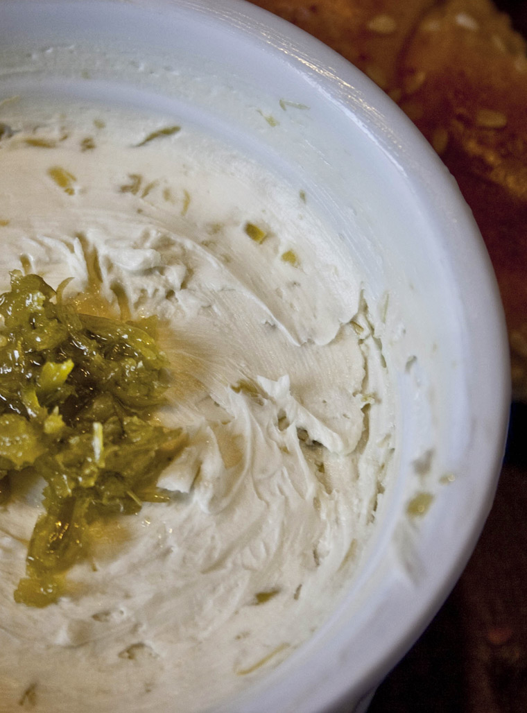 Fromage à la crème aux fleurs d'ail - Recette -Le Petit Mas